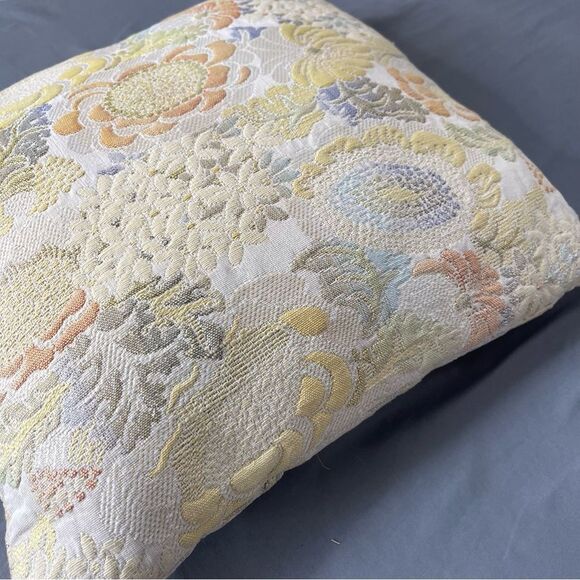 Vintage tapestry pillow light colors yellow - Picture 8 of 9